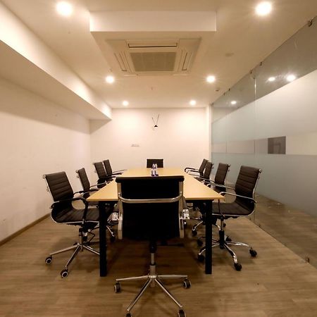 Crayon Hotels Gandhinagar Exterior foto