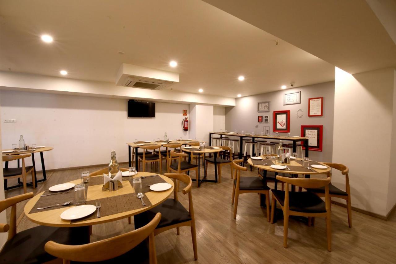 Crayon Hotels Gandhinagar Exterior foto