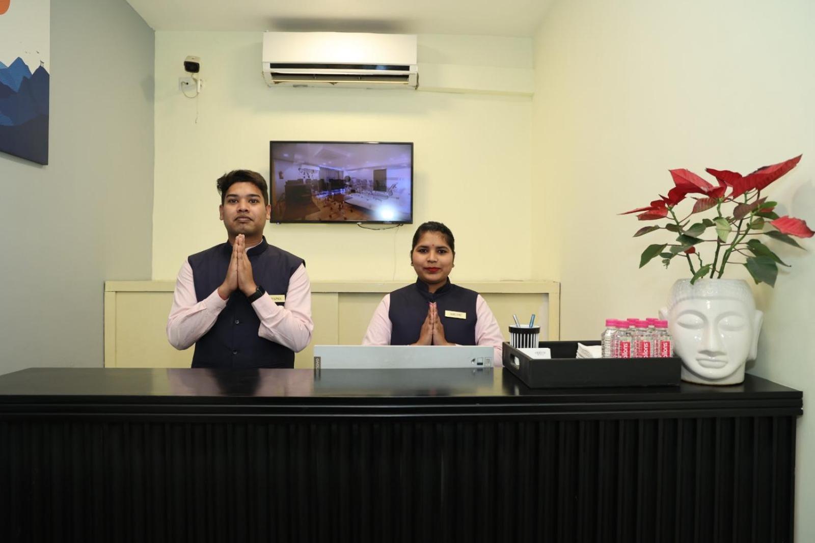 Crayon Hotels Gandhinagar Exterior foto